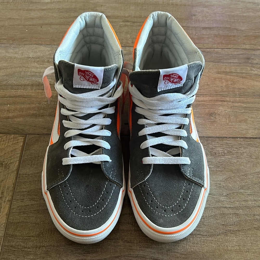 Custom Vans - Picture 2 of 7